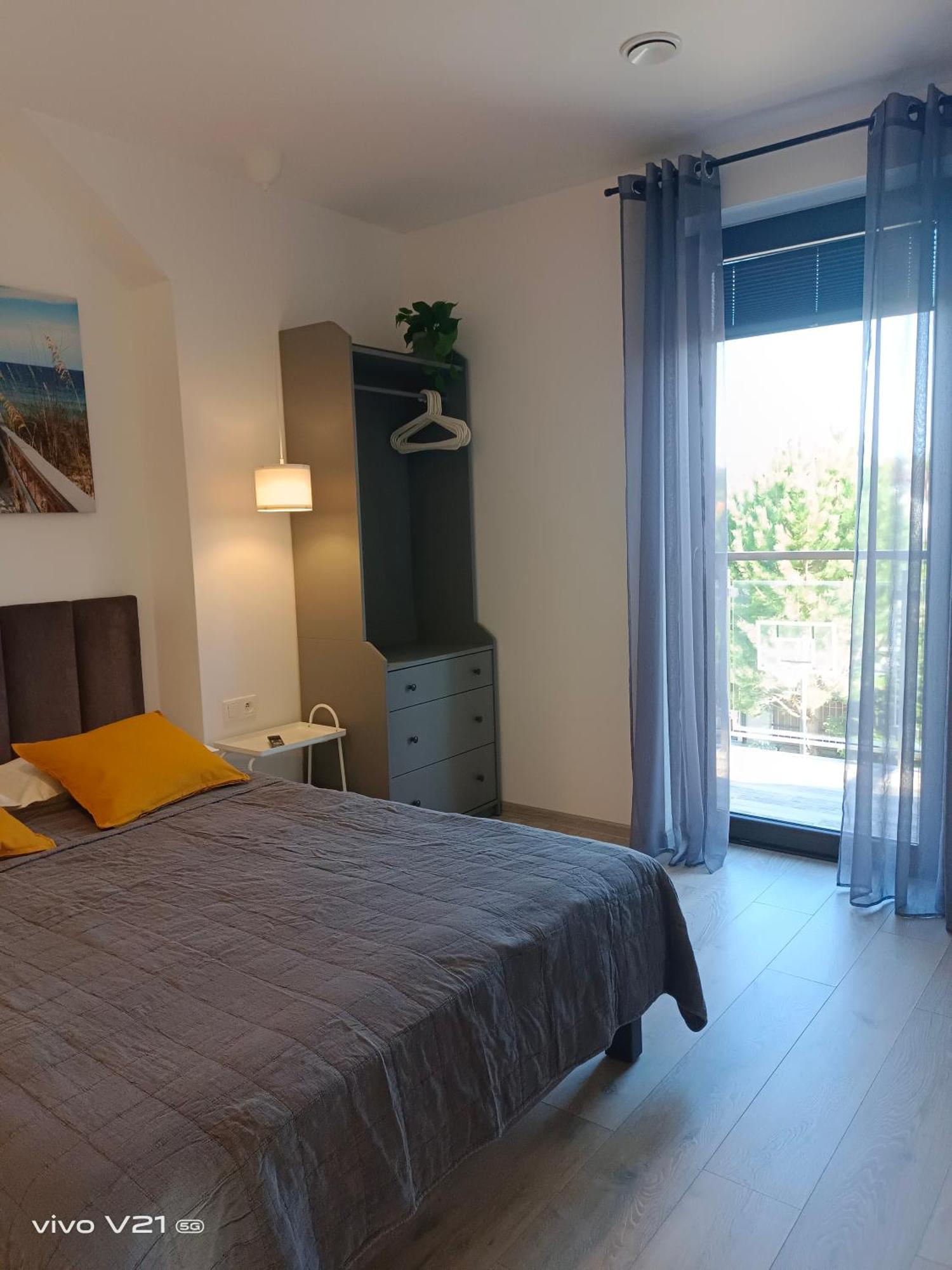 Cork Apartment Debki